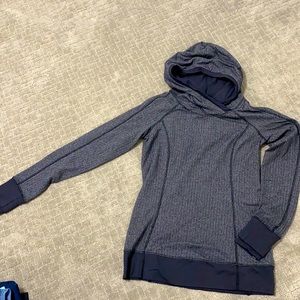 Lululemon light weight hoodie sz 6